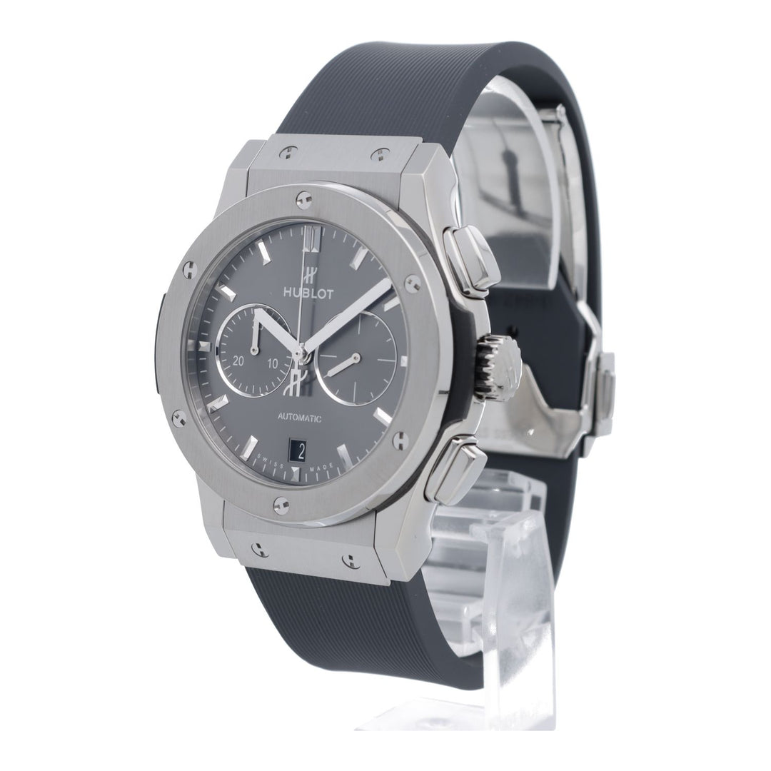 宇舶经典融合赛车灰色计时码表钛金属