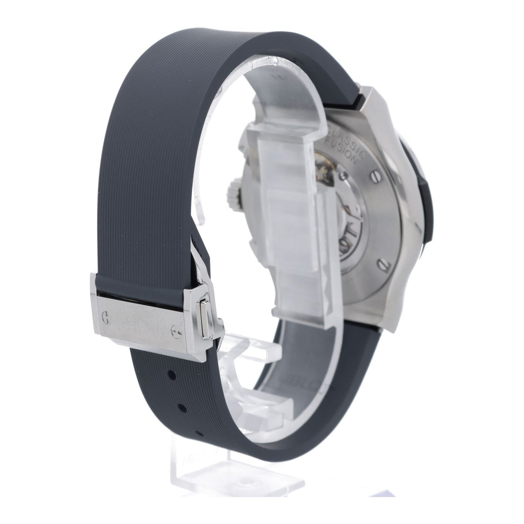 宇舶经典融合赛车灰色计时码表钛金属