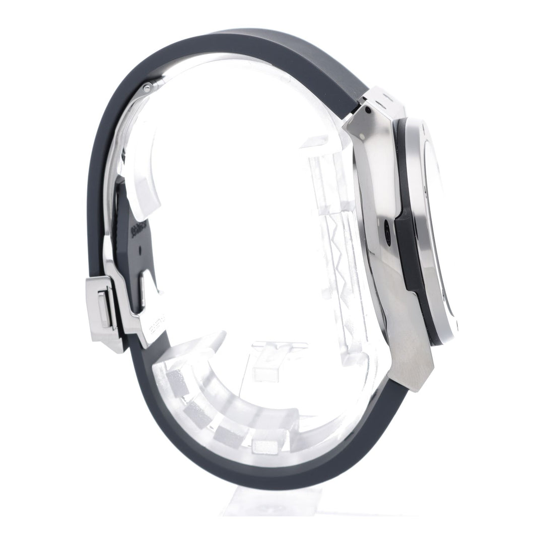 宇舶经典融合赛车灰色计时码表钛金属