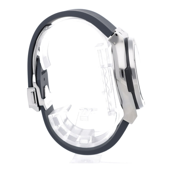 宇舶经典融合赛车灰色计时码表钛金属